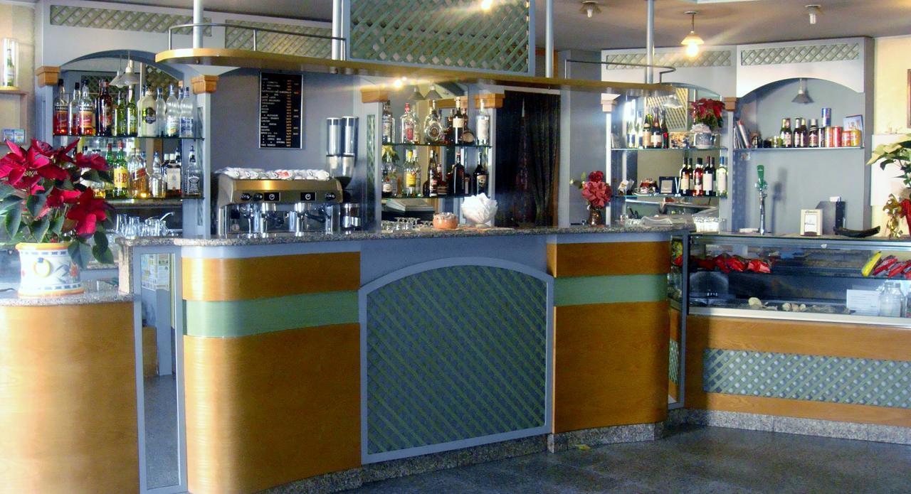 Hotel Centrale Quartu SantʼElena Buitenkant foto