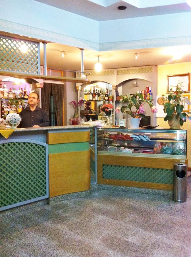Hotel Centrale Quartu SantʼElena Buitenkant foto