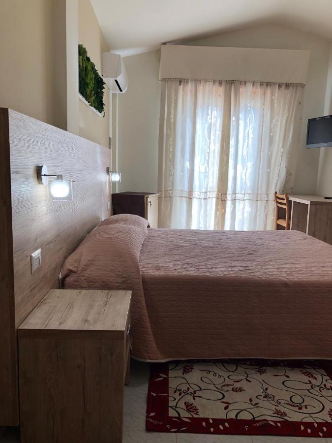 Hotel Centrale Quartu SantʼElena Buitenkant foto