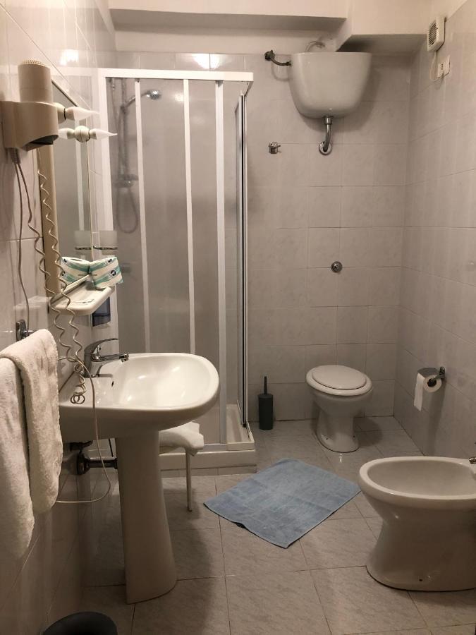 Hotel Centrale Quartu SantʼElena Buitenkant foto