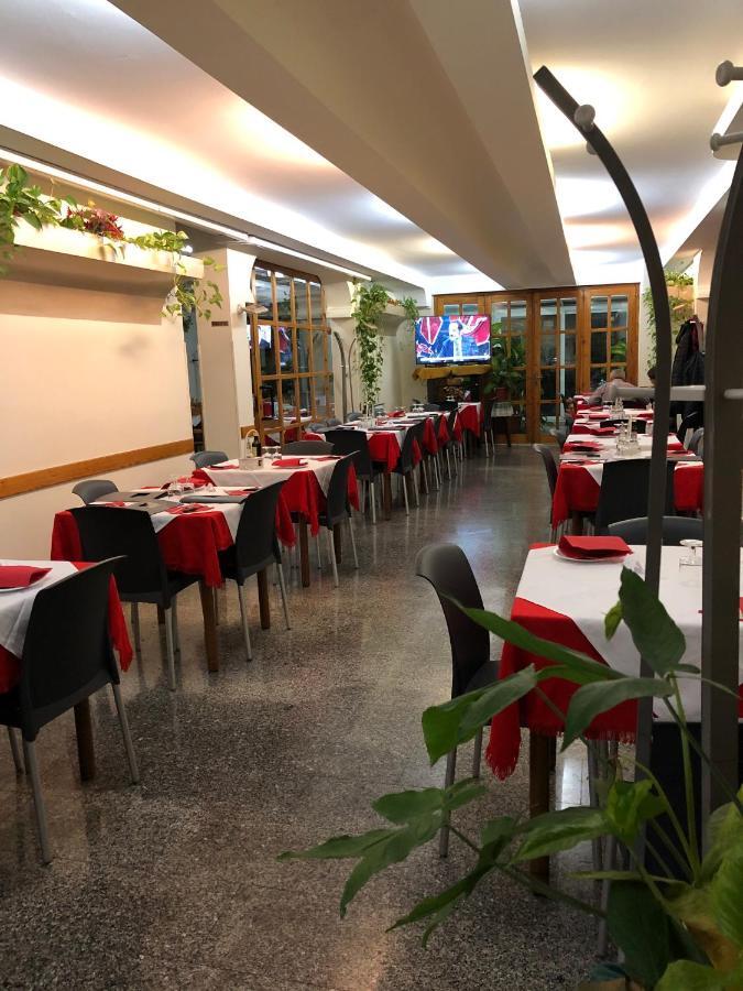 Hotel Centrale Quartu SantʼElena Buitenkant foto